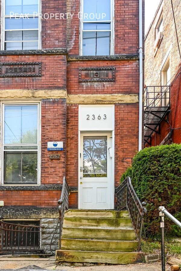 Building Photo - 2363 W Clifton Ave