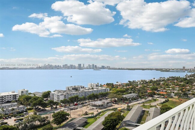 Building Photo - 7601 E Treasure Dr