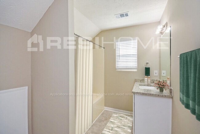 Building Photo - 5175 Tew Ln SW