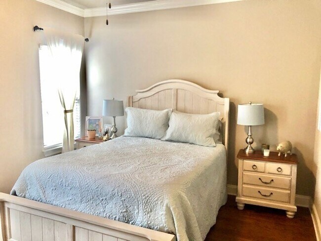 Building Photo - Oxford Mississippi 3BR, 3.5 BA condo in Creekside.