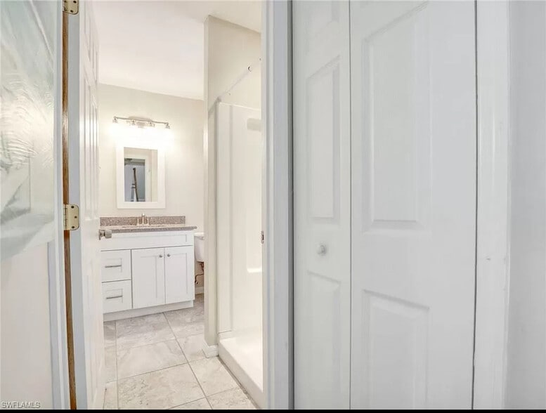 Building Photo - 4265 Island Cir