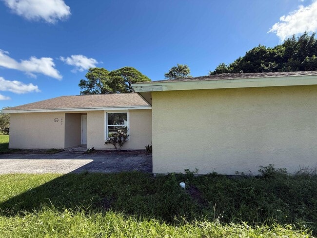 Building Photo - 1997 SE Burgundy Ln