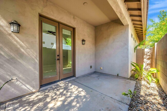 Building Photo - 4213 E Edgemont Ave