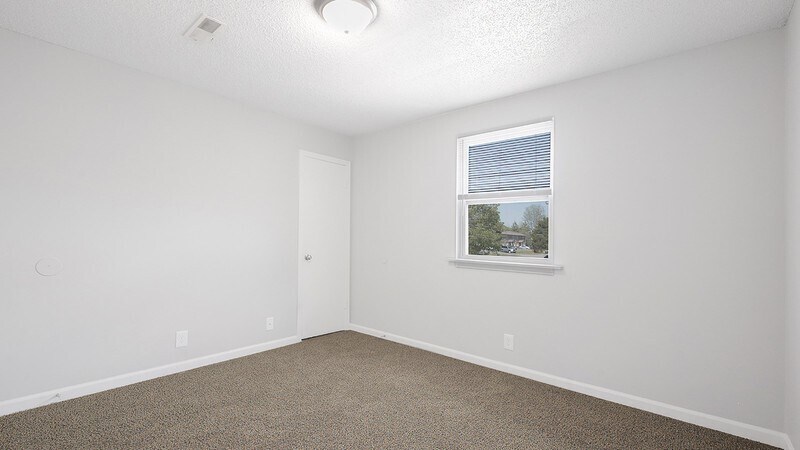 Building Photo - 815 Golf View Pl