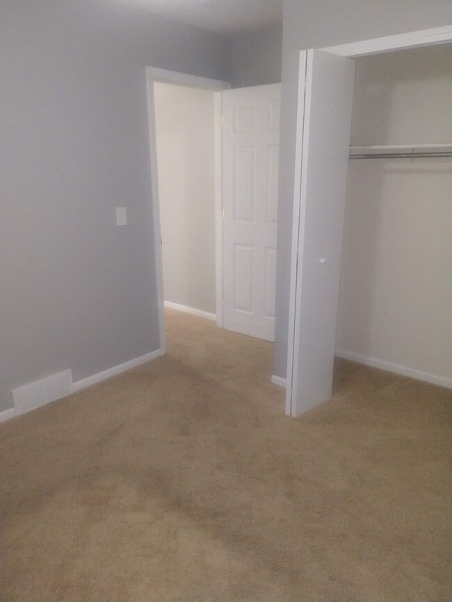 Building Photo - Three Bedroom Ranch Available July 2026!