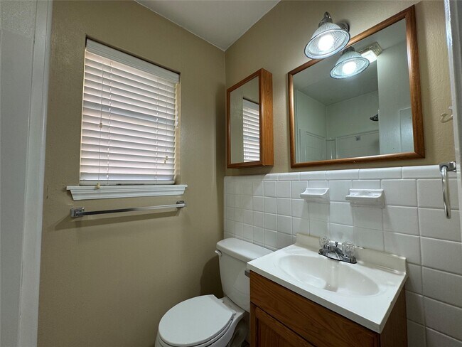 Building Photo - 1812 Dolphin Dr