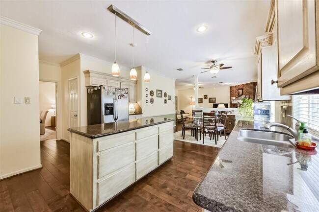 Building Photo - 1306 N Gabriel River Cir