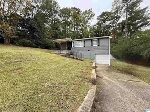 Building Photo - 205 Lake Dr Cir NE