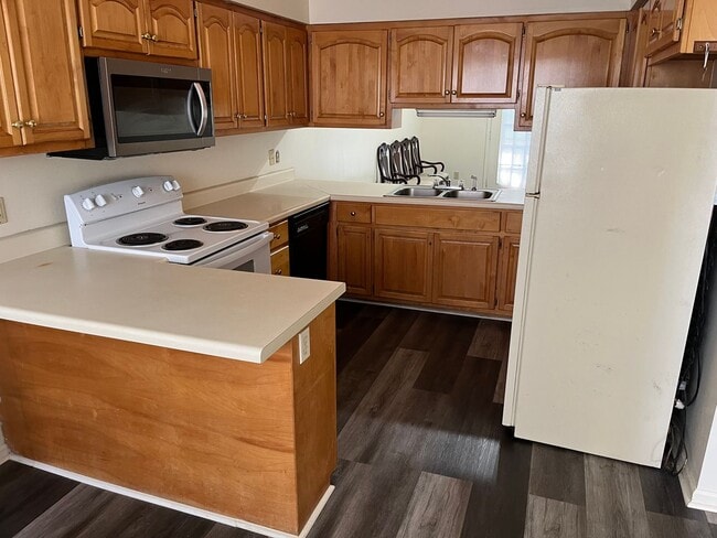 Building Photo - Harmon Estates Available! Available NOW!