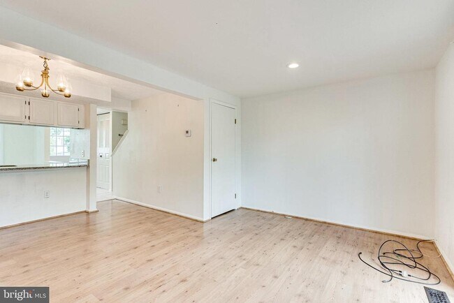 Building Photo - 2841 Shepperton Terrace