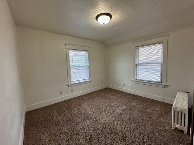 Building Photo - 208-6