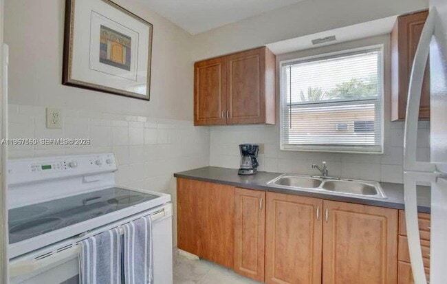 Building Photo - 1828 Rodman St