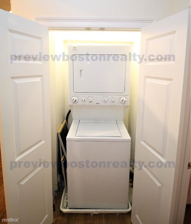 Building Photo - 67 Hopedale St