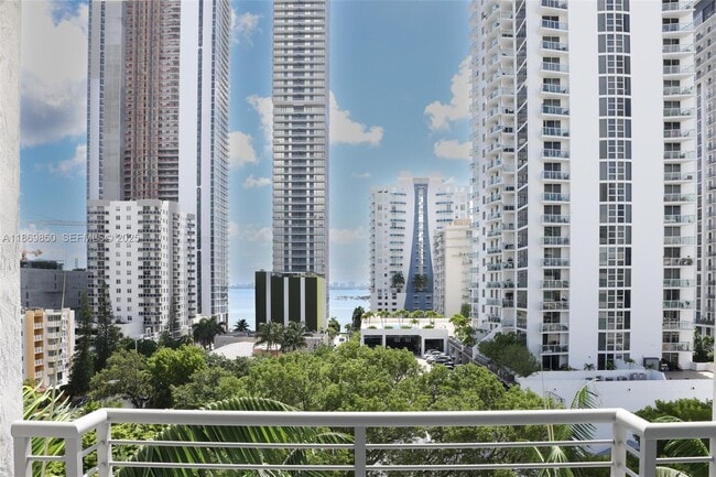 Building Photo - 2200 NE 4th Ave