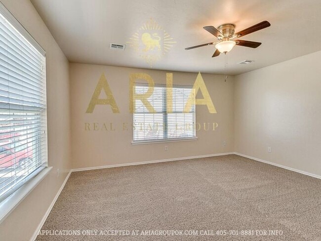 Building Photo - Spacious 2 Bed/1.5 Bath Norman Townhome Av...