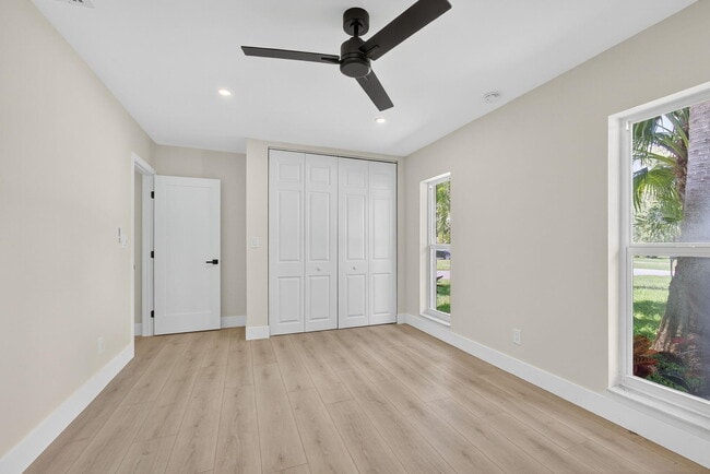 Building Photo - 280 Sulky Way