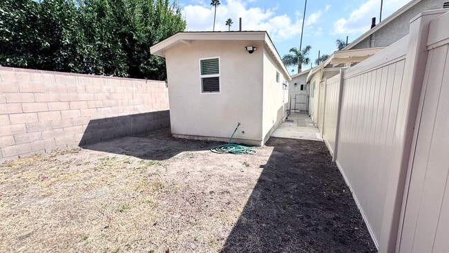Building Photo - New ADU  gated & back yard
