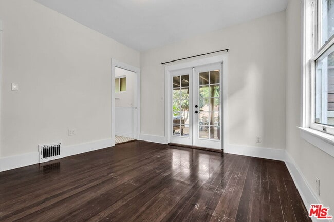 Building Photo - 2014 5th Ave