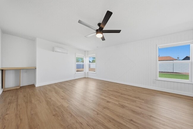 Building Photo - 3540 E Voltaire Dr