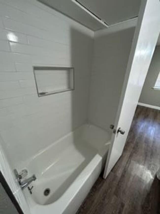 Building Photo - 400 Donnell Dr