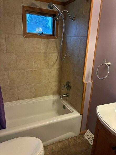 Building Photo - 305 Calder Ave