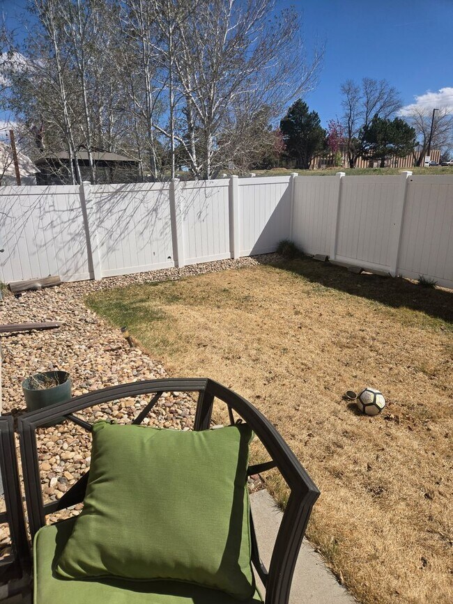 Building Photo - Spacious 5B/3B with Finished Basement Now Available!