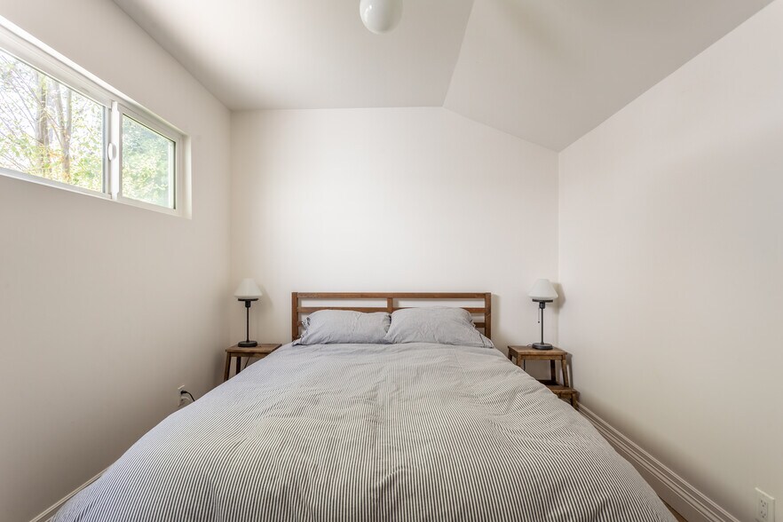 Building Photo - 1735 Bryn Mawr Ave