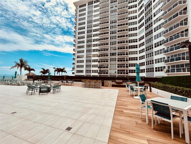 Building Photo - 3750 Galt Ocean Dr