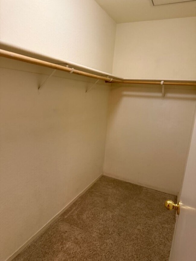 Building Photo - Single Story Halfplex in Natomas