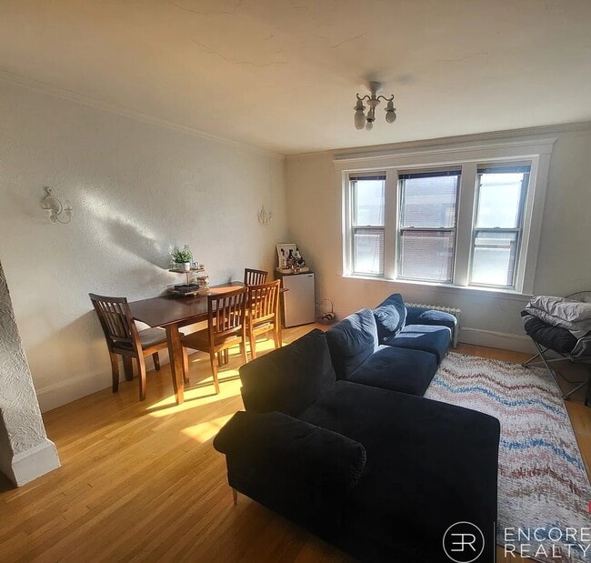 Building Photo - 16 Lakeville Rd