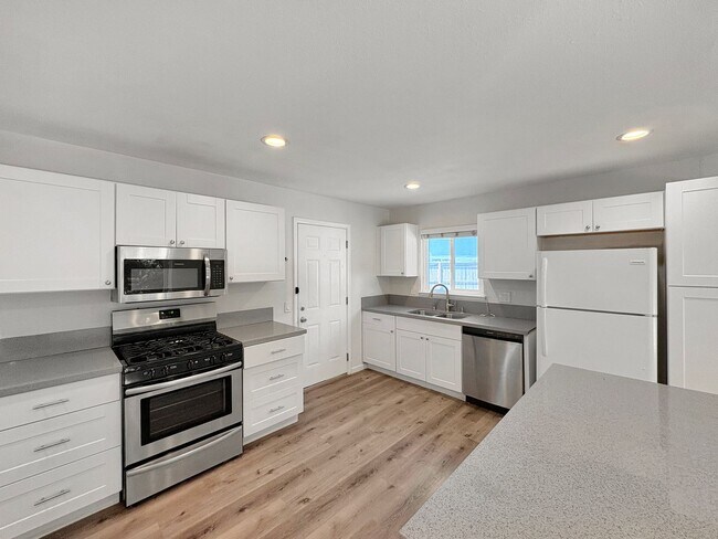 Building Photo - SD: Spacious 3BD/2BA Home in Oceanside with Large Backyard, In-Unit Laundry & Attached Garage