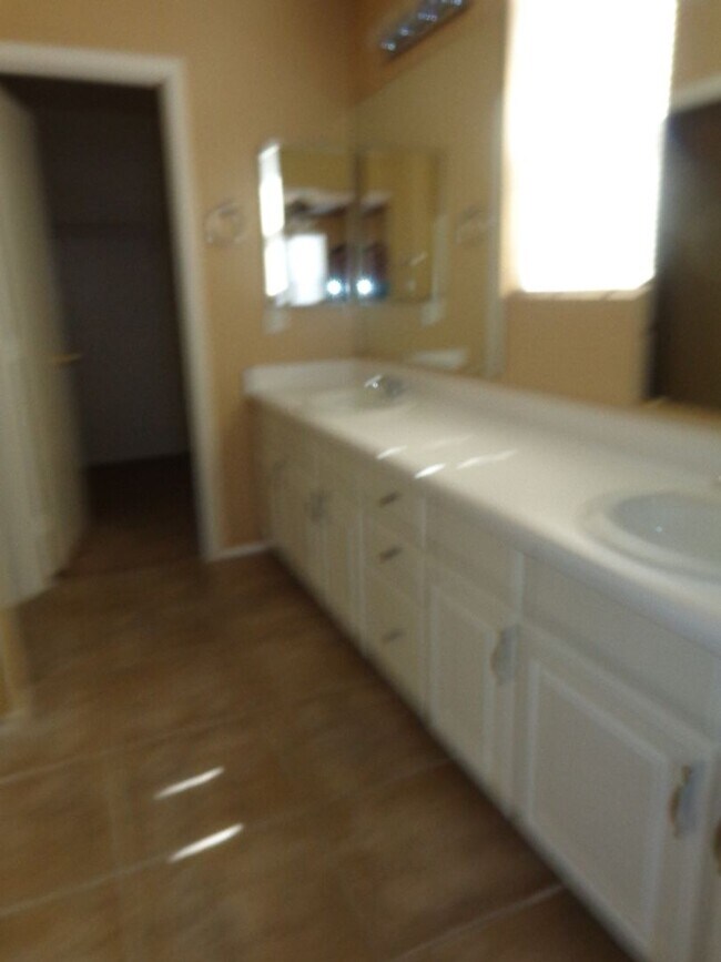 Building Photo - 3 bedroom 2.5 Bath in East Mesa