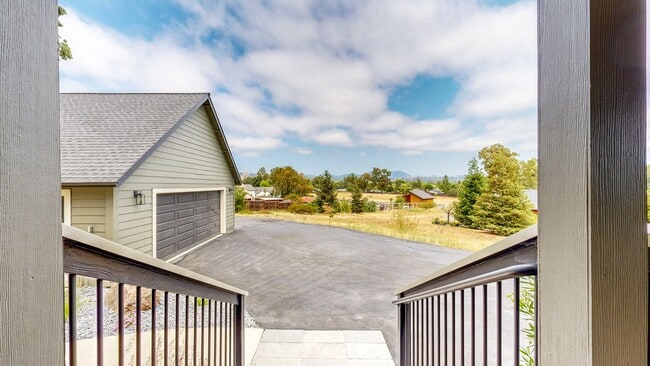 Building Photo - 9901 Old Camp Ln