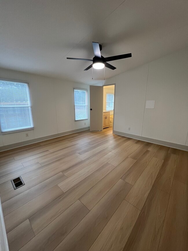 Building Photo - 1609 Walden Rd