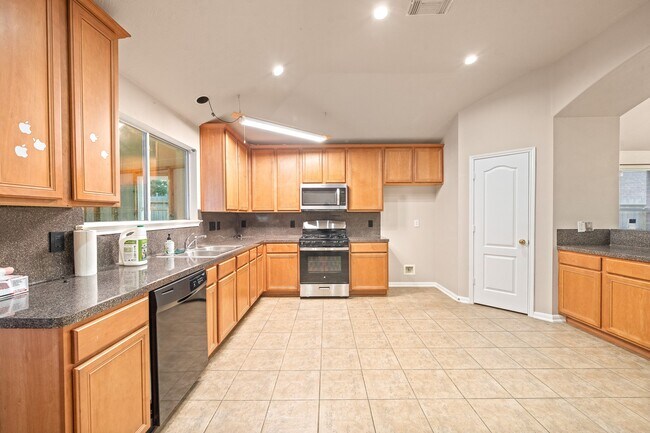 Building Photo - 10315 Kennewick Dr