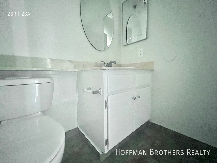 Building Photo - 945 Serrano Ave