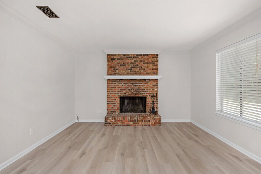 Building Photo - 131 Bayou View Dr