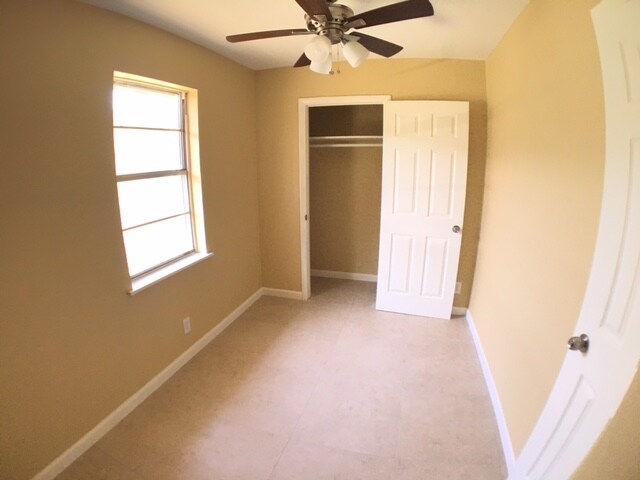 Building Photo - 823 S 17th Ave