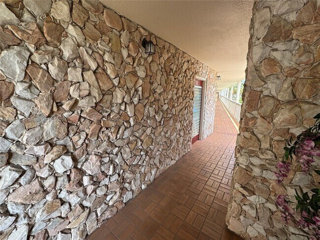 Building Photo - 3404 Bimini Ln