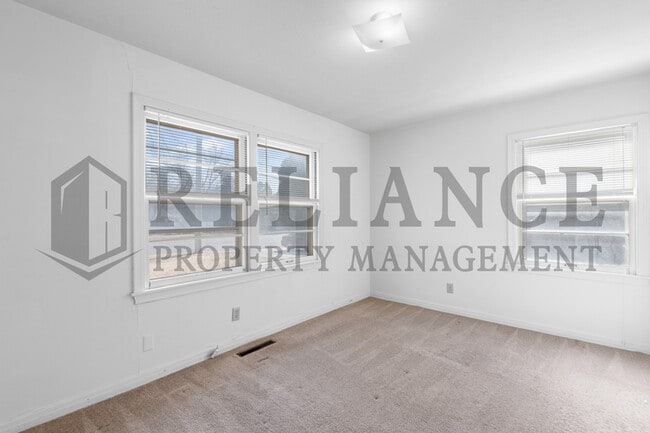 Building Photo - 363 N Woodlawn Blvd