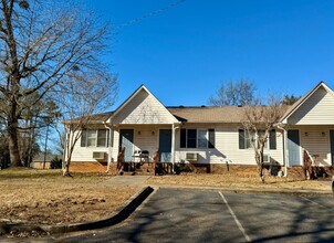 Building Photo - 1442 Riverview Rd