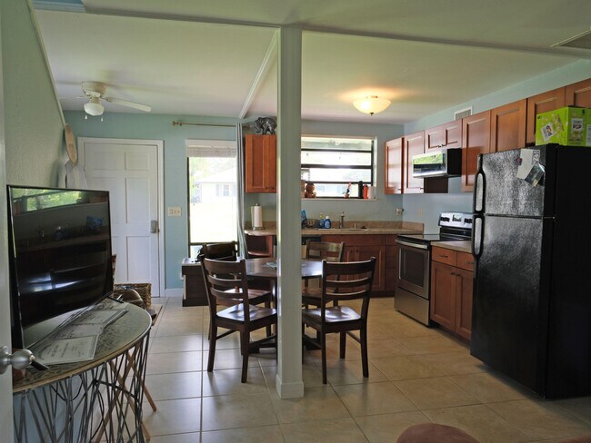 Building Photo - 16820 Deer Path Ln