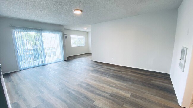 Building Photo - 20317 Saticoy St