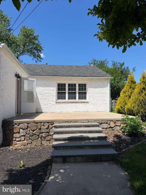 Building Photo - 121 MacDade Rd