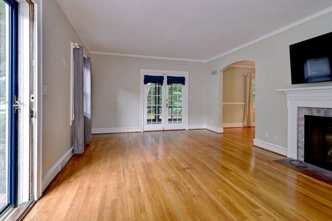 Building Photo - Delightful Home in Brandon Heights