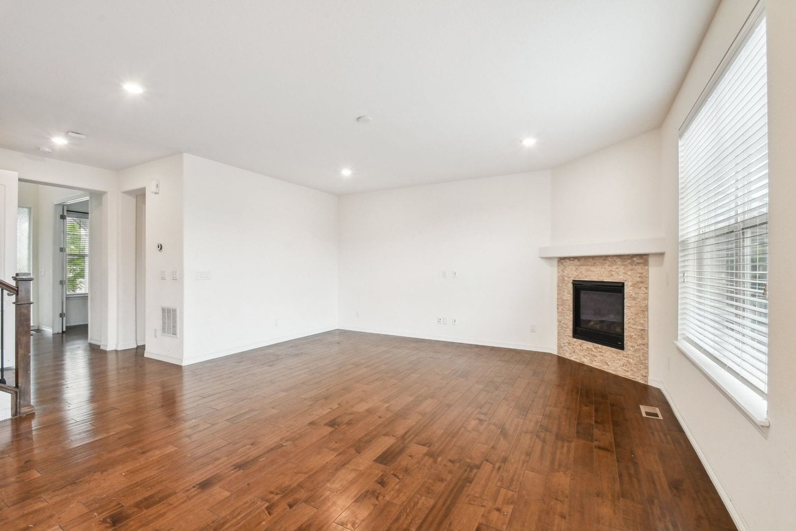 Building Photo - 8910 Azalea Ct