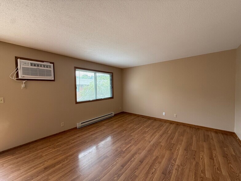 Building Photo - 624 Saxonwood Rd