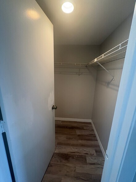 Building Photo - 706 SE 13th Ct