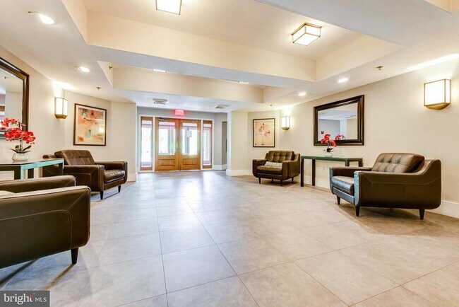 Building Photo - 545 E Braddock Rd