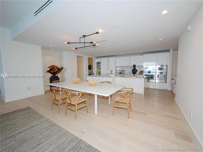 Building Photo - 10201 Collins Ave